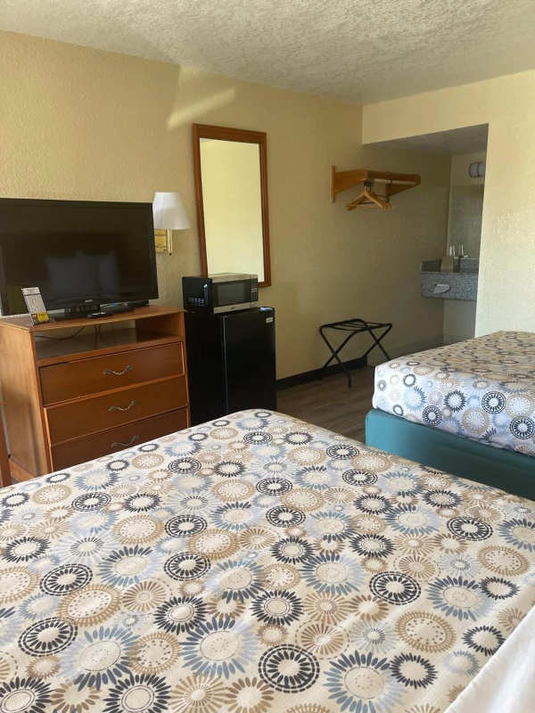 Hole Inn the Wall Hotel - Fort Walton Beach - Sunset Plaza - nearby Beaches & Hurlburt image 13