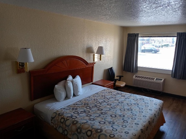 Hole Inn the Wall Hotel - Fort Walton Beach - Sunset Plaza - nearby Beaches & Hurlburt image 36