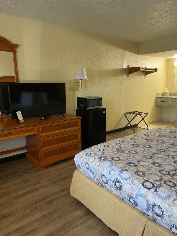 Hole Inn the Wall Hotel - Fort Walton Beach - Sunset Plaza - nearby Beaches & Hurlburt image 38