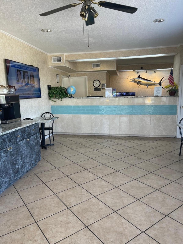 Hole Inn the Wall Hotel - Fort Walton Beach - Sunset Plaza - nearby Beaches & Hurlburt image 5